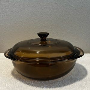 Pyrex 023 Round Amber 1.5 casserole dish with lid